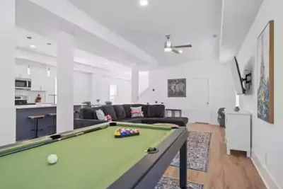 Image de Modern New Build | 9 Beds, Hot Tub, TVs in Every Room, Garage Parking