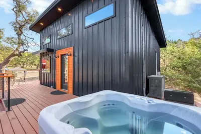 Image de Modern Hill Country Casita with Private Hot Tub on Scenic Ranch near Wimberley