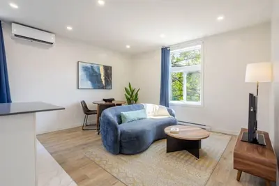 Image de Mtl Retreat | Stylish 2b1b in Ndg