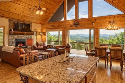 Image de 3br Cabin · Mountain Views · Game Room · Pet Friendly · Near Downtown Murphy
