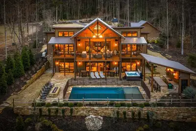Image de Luxe Retreat at Blue Ridge - Pool | Hot Tub | Outdoor Kitchen | Firepit | Game Room