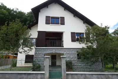 Image de Maison de vacances « L'arrieulat » avec vue sur la montagne, terrasse partagée et Wi-Fi