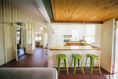 Image de 6 bedroom  2 bathroom Apartment / Cairns Central