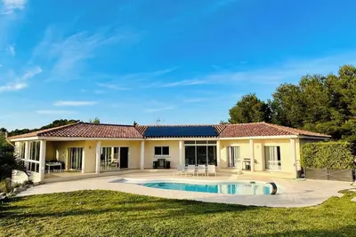 Image de Villa Bahia située entre les Calanques de Marseille, la Camargue et les Alpilles