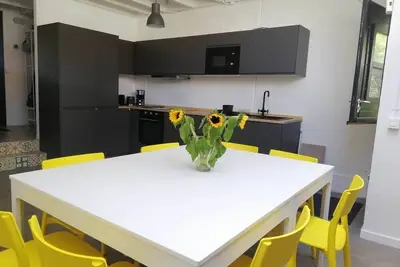 Image de Charmante petite maison située dans un domaine