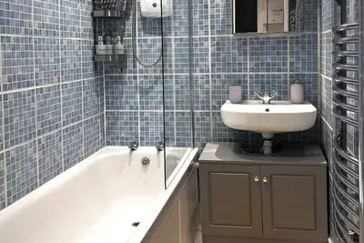 Image de Sunny Top Floor Hideaway