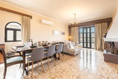 Image de Appartement 'Afentika Grand Flat' avec vue sur la montagne, Wi-Fi et climatisation