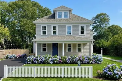 Image de Brand New Cape Cod Spacious Summer Home right off Main Street, Falmouth!