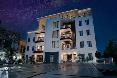 Premier plush apartment 7