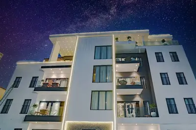 Premier plush apartment 6