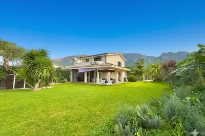 Villa Hope a stone's throw from the sea