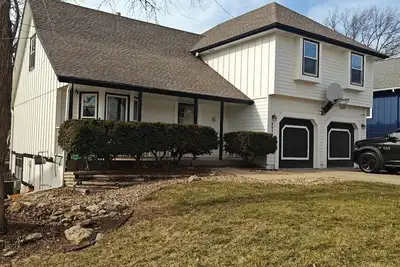 Image de Spacious 3-bedroom house with Ac.