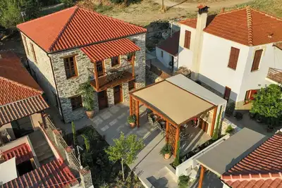 Relaxing villa w/ panoramic views, jacuzzi & Bbq – close to beach