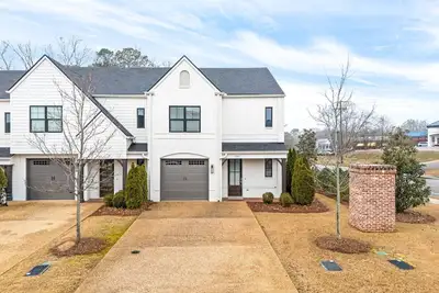 Image de New Auburn townhome perfect for families! 3/3. 5