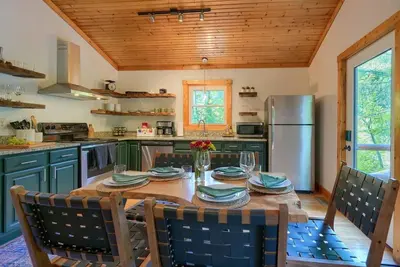 Image de Logan Hocking Hills Retreat + Private Hot Tub