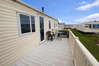 Image de Brilliant 8 berth caravan with decking and nearby Scratby beach ref 50050f