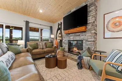 Image de 1 mile from Silver Dollar City- Hot Tub and Game Room