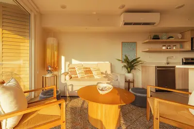 Image de Golden Light Beachfront Condo in the Heart of Town