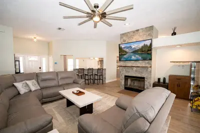 Image de Pet-Friendly Luxury Retreat with Game Room and Fire Pit!