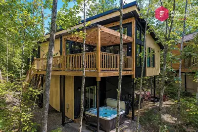 Image de Lit King, Écran cinéma, Spa privé, Près de Québec