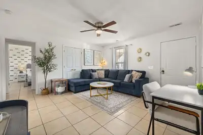 Image de City-Close Durham Stay Near Downtown~Self Check-In~King Suite~Free Parking