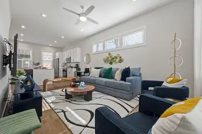 Image de Bright 3br end-unit w/balcony + near Beltline & Dt, Sleeps 5