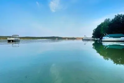 Image de Gather and Relax on Little Glen Lake at Blue Haven