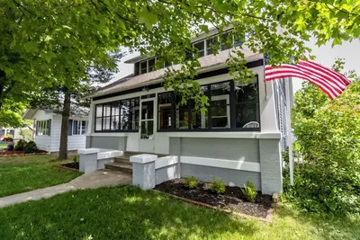 Image de Welcome to All-Seasons Downtown Beulah Beauty!