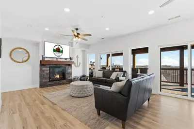 Image de Rock & Reel | Resort-Style 9br Lakeview Retreat for Groups