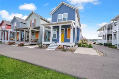 Blue Locket 2 Bed, 2. 5 Bath