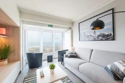 Image de Studio au 3e étage avec vue sur mer phénoménale
