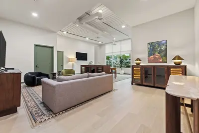 Image de Zilker Park-Inspired Luxe Suite | South Lamar | The Zephyr Suite at The Code