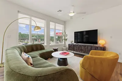 Image de Pool + Rooftop | 2bdr Suite w/ Balcony | The Code