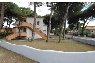 Image de Maison calme à trois quartiers avec deux chambres