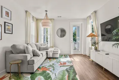 Image de Os Oasis- Cozy 3-Bedroom Cottage with Golf Cart - Minutes from Beach & Downtown