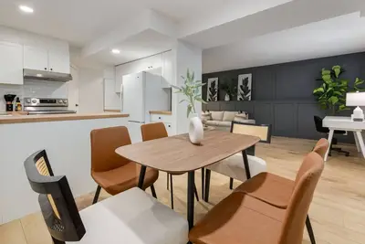 Image de \"Sundara\"- 2 suites in 1! [6 Bdrms, close to Dt! ]