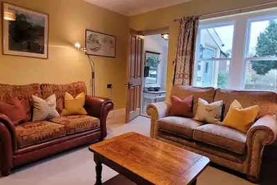 Image de East Wing Cottage - Peaceful Village Retreat with Tennis Court Access