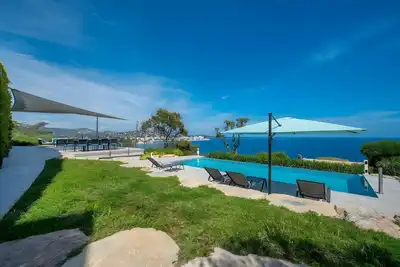 Image de Villa avec vue magnifique sur le golfe de Saint Tropez, la plage à 200 m.