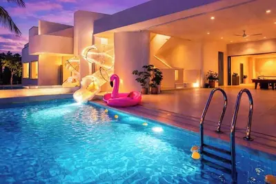 Image de Luxury 6-Bedroom Villa | Private Pool, Water Slide, Karaoke, Billiards, Tv, Ps5