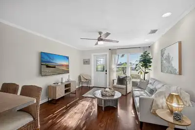 Image de 2br Single-Level | Full Kitchen | Waterfront