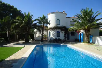 Image de Grande maison familiale avec piscine, à 600m de la plage