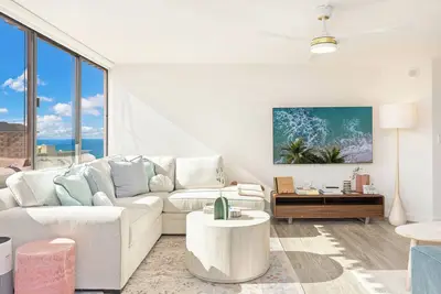 Image de 2br Ocean View Condo at The Windsor Waikiki Near the Beach