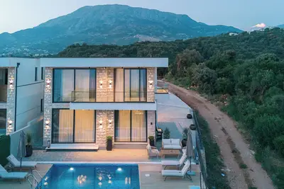 Image de Omena Luxury Villas - 3 Bedroom Villa with Pool & Sea View - Utjeha