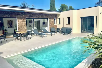 Image de Magnifique villa spacieuse et lumineuse, piscine privée, parking