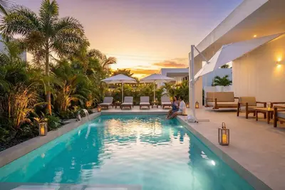 Image de Romantic Villa -Private Pool, Steps from the Beach