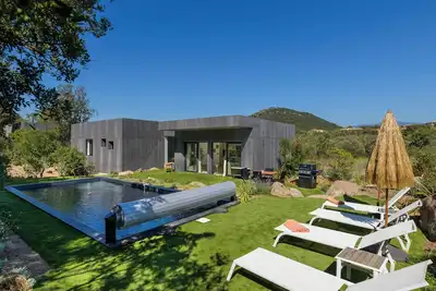 Image de Villa contemporaine avec piscine privée à 2 minutes de Palombaggia