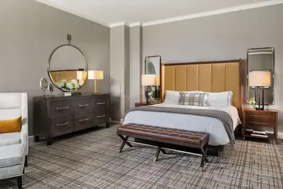 Image de Elegant King Room for Relaxing Wine Country Getaways in Scenic Braselton, Georgia