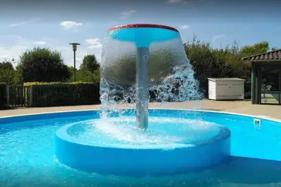 Image de Camping 4 étoiles - Piscine  - ccbeeeh