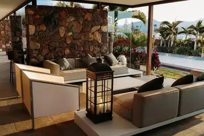 Image de Hc Luxury Celavella. Villa privée de luxe avec grande piscine chauffée et vue sur la mer.