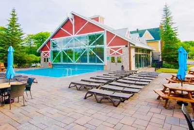 Image de Hillside Haven: Serene Studio Retreat for 4